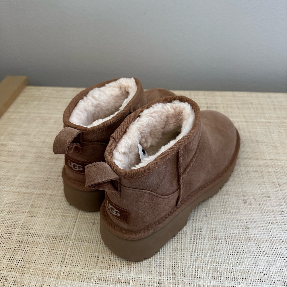 Ugg Chestnut Brown Boots - Taupe Soles